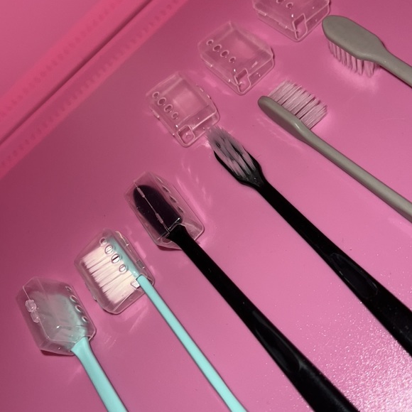 6 Piece Toothbrush Set - Picture 3 of 5